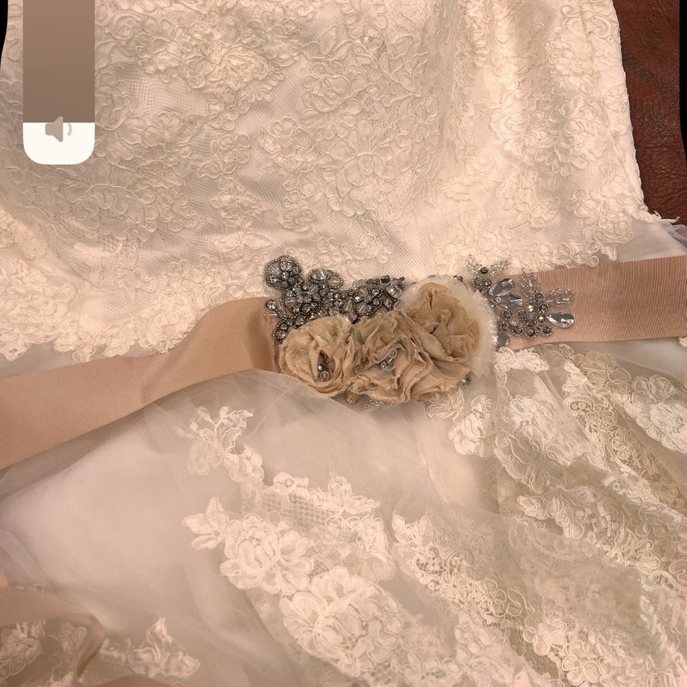 Essense of Australia Wedding Dress D1410 - Picture 7 of 11